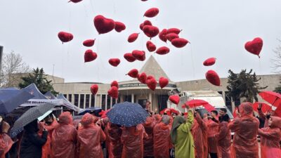 Kahramanmaraş Büyükşehir Belediyesi öncülüğünde düzenlenen farkındalık yürüyüşünde bir araya gelen