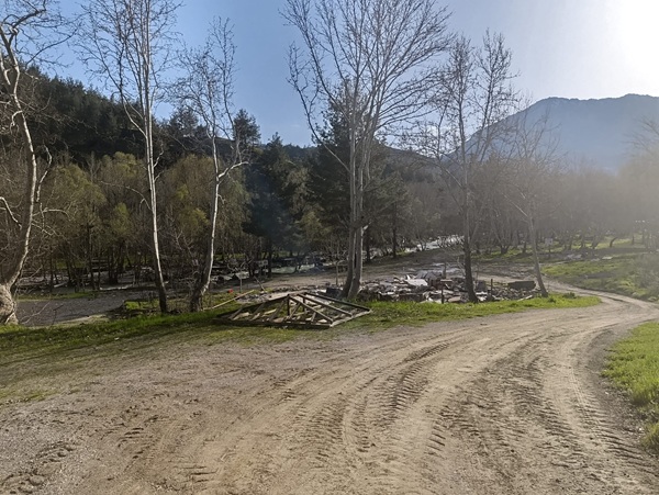 Kahramanmaraşlıların yaz aylarındaki vazgeçilmez durağı Fırnız, bugünlerde iş makinelerinin ve