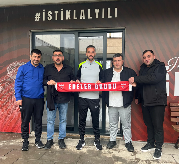 Kahramanmaraş İstiklalspor’un çiçeği burnunda teknik direktörü Bilal Kısa ve futbolcuları