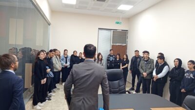 Halkla İlişkiler dünyasına adım atmaya hazırlanan lise öğrencileri, iletişimin en