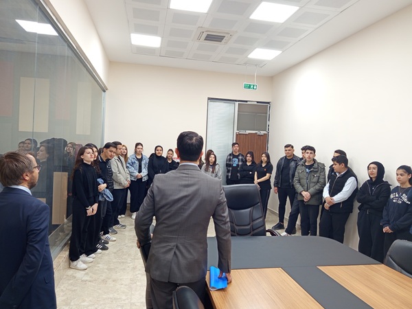 Halkla İlişkiler dünyasına adım atmaya hazırlanan lise öğrencileri, iletişimin en