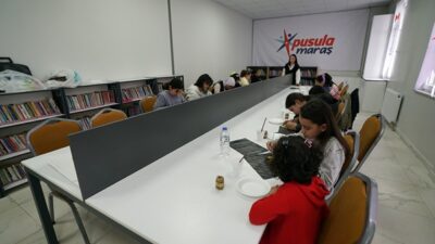 Çocukların hayal gücünü ve el becerilerini geliştirmeyi amaçlayan atölye, Kütüphane