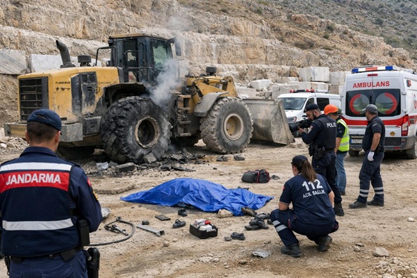 Çardak Mahallesi’ndeki mermer ocağında henüz belirlenemeyen bir nedenle gerçekleşen şiddetli