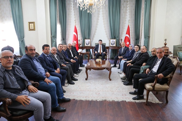 Kilis Valisi Ömer Kalaylı, Kahramanmaraşlı gazetecileri makamında kabul ederek bölgesel