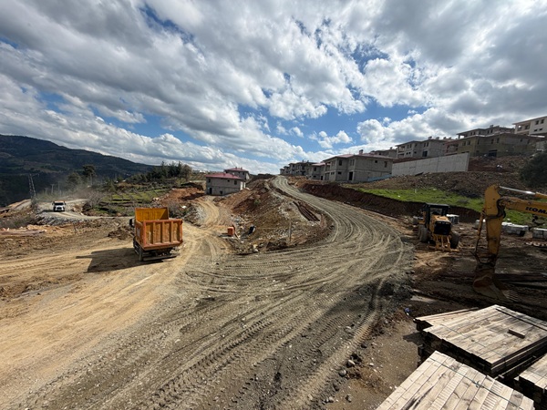 Onikişubat Belediye Başkanı Hanifi Toptaş yönetimindeki belediye ekipleri, ilçenin kırsal