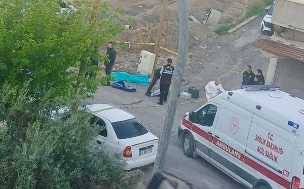 Onikişubat ilçesinde akşam saatlerinde meydana gelen olayda, sokak ortasında başlayan