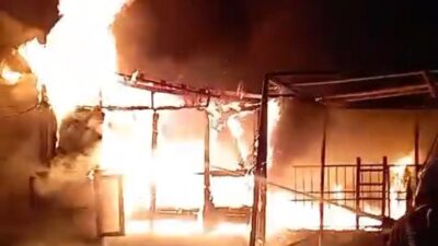 Kahramanmaraş’ın Onikişubat ilçesine bağlı Çakırlar Mahallesi’nde bir evde yangın çıktı.