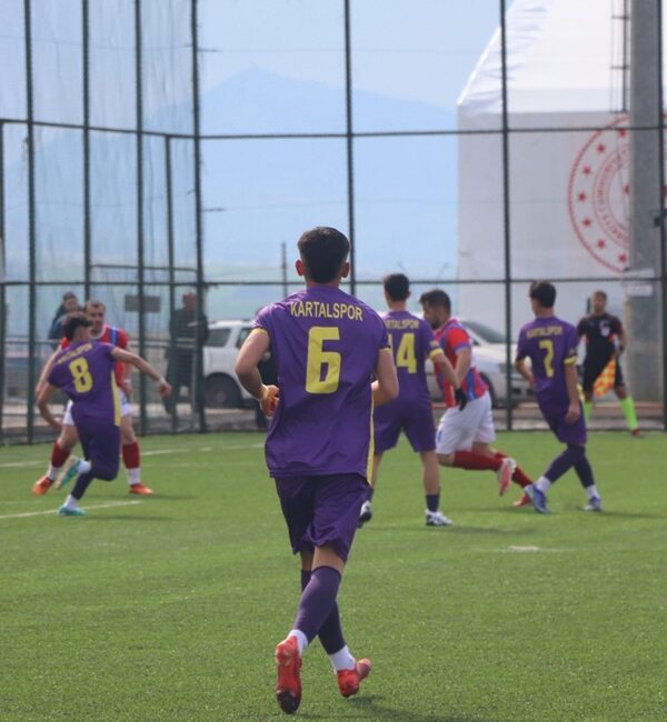 Merkez 1 Stadı’nda bugün oynanan lig maçında futbolseverler gol yağmuruna