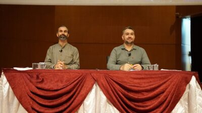 Kahramanmaraşlı çocuklar, hayranlıkla okudukları kitapların yazarlarıyla buluşmanın heyecanını yaşadı. Büyükşehir