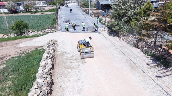 Kahramanmaraş Büyükşehir Belediyesi, kuzey ilçelerdeki ulaşım atağını Elbistan İğde Mahallesi