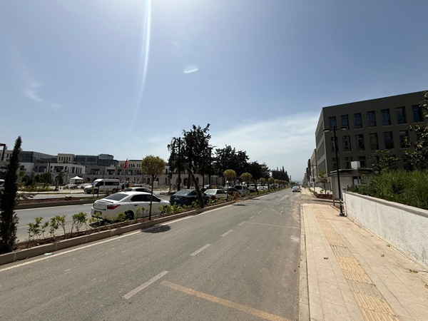 Kahramanmaraş’ta trafiğin en yoğun olduğu nokta olan Azerbaycan Bulvarı’nda sürücüleri