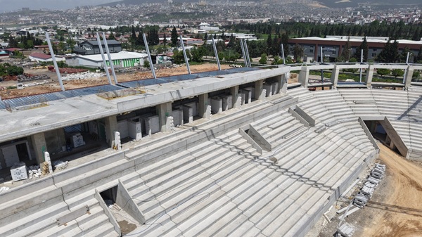 Kahramanmaraş’ta sporun geleceğine yön verecek olan modern stadyum projesinde üstyapı