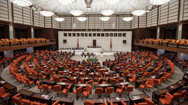 Türkiye Büyük Millet Meclisi’ne sunulan yapısal düzenleme teklifiyle, kamu çalışanları