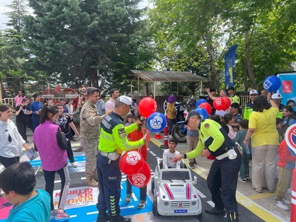 Kahramanmaraş İl Jandarma Komutanlığı, toplumsal destek faaliyetleri kapsamında özel gereksinimli