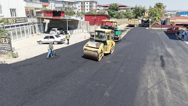 Kahramanmaraş Büyükşehir Belediyemiz, Dulkadiroğlu ilçemizde depremin izlerini silmek ve sokaklarımızı