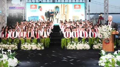 Kabataş Erkek Lisesi, 2025-2026 Eğitim ve Öğretim Yılı’nı düzenlediği coşkulu