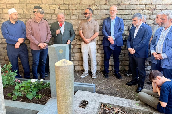 Türk edebiyat morfolojisinde, özellikle çocuk edebiyatı disiplinine kazandırdığı metaforik ve