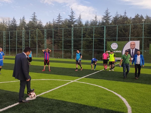 Yerel yönetimlerin kentsel gençlik ve spor politikalarındaki rolü, yalnızca makro