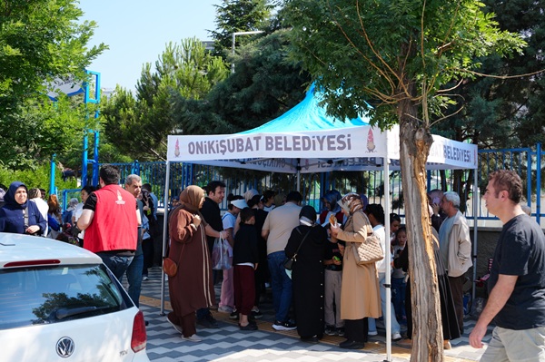 Kahramanmaraş mülki idari sınırları içerisindeki Onikişubat ilçesinde, binlerce öğrencinin katılımıyla