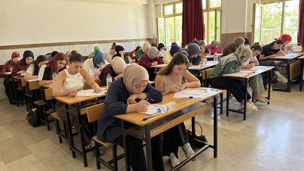 Geleceğini memuriyet basamaklarında kurmak, atanıp yuvasını kurmak isteyen Kahramanmaraşlı gençlerimizin