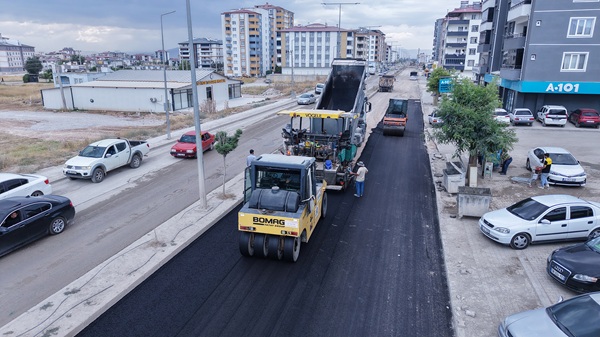 Kahramanmaraş Büyükşehir Belediyesi, Elbistan’ın en önemli arterlerinden biri olan Dr.