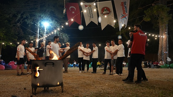 Büyükşehir Belediyesi bünyesinde faaliyet yürüten Pusula Maraş, yeni sezon gençlik