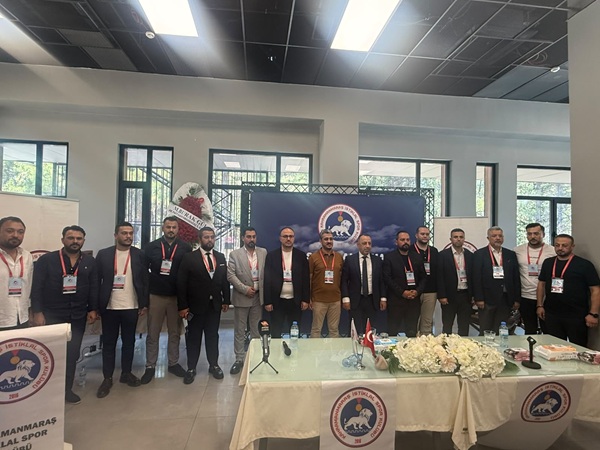 Kahramanmaraş İstiklalspor’da olağanüstü kongre gerçekleşti. Ahmet Gaffar Akarca, başkanlık bayrağını