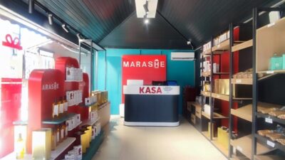 AKBEL, Şairler Tepesi’ndeki tesisinde Kahramanmaraş’ın yöresel ürünlerini satışa sunuyor. Kentin