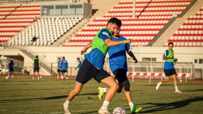 Kahramanmaraş İstiklalspor yeni sezon hazırlıklarına Sütçü İmam Üniversitesi futbol sahasında