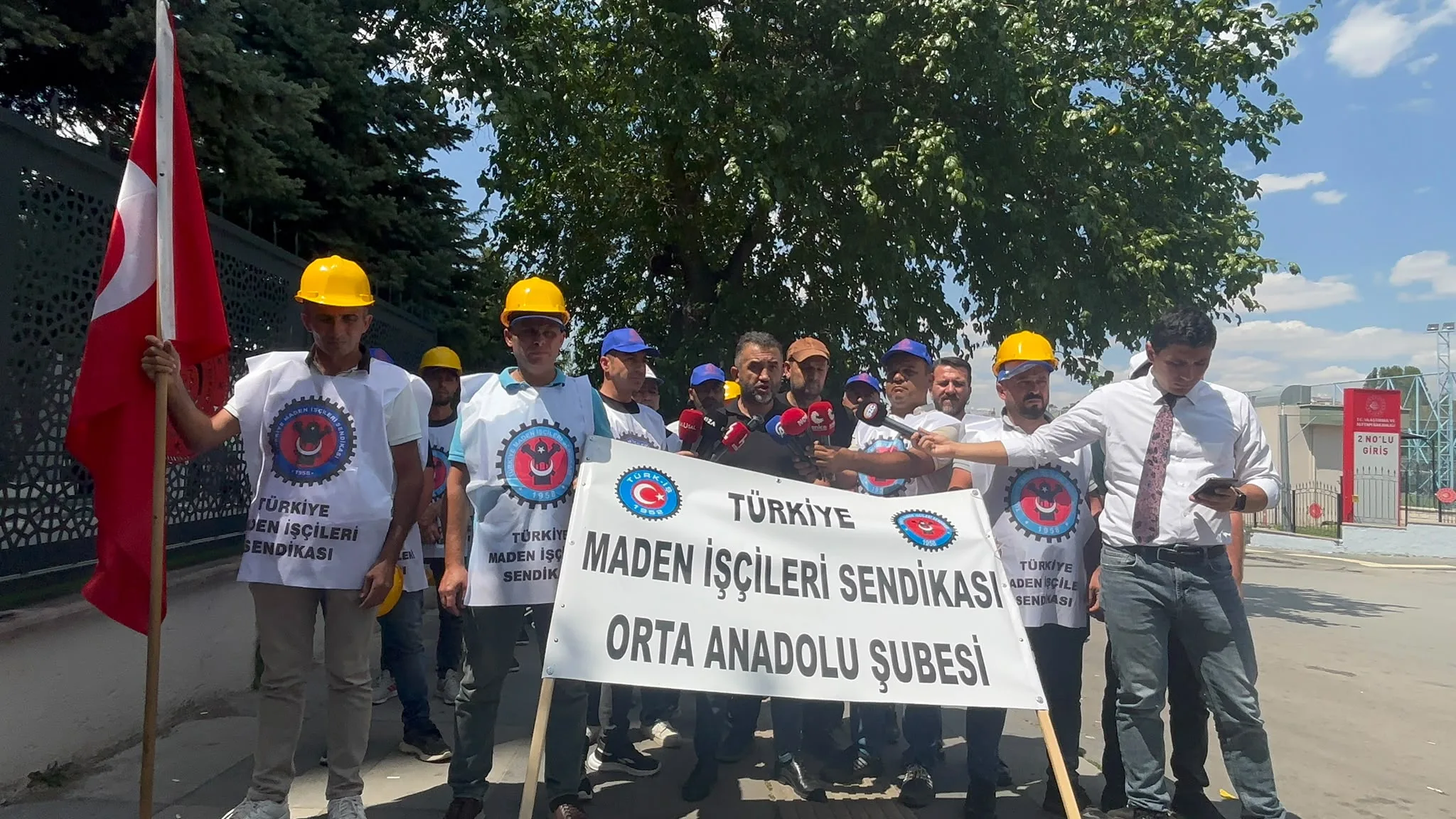 Doruk Madencilik bünyesindeki işçiler, ödenmeyen maaş ve tazminat alacakları için