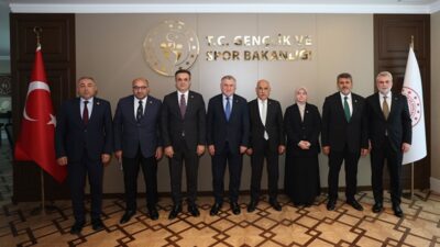 Kahramanmaraş kent protokolü ve milletvekillerinden oluşan heyet, Gençlik ve Spor