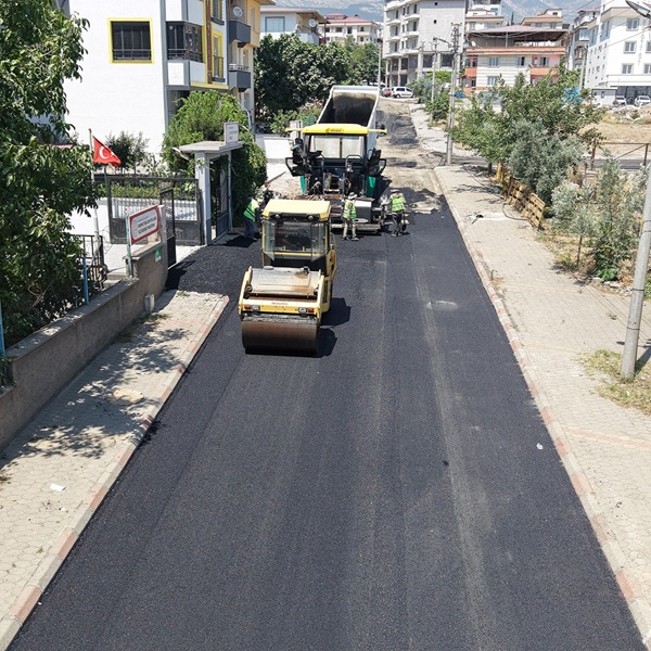 Kahramanmaraş genelinde ulaşım standartlarını yükseltmek adına sahaya inen Büyükşehir Belediyesi