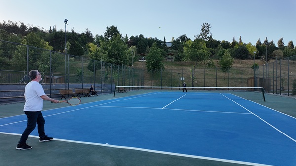 Kahramanmaraş Büyükşehir Belediyesi, vatandaşların spor tesislerinden daha konforlu ve düzenli