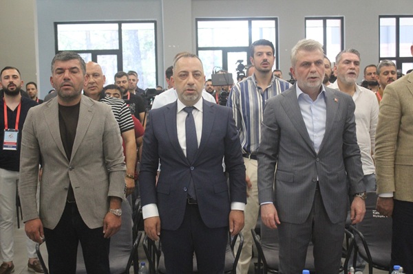 Kahramanmaraş İstiklalspor’un çiçeği burnunda başkanı Ahmet Gülpak, yeni teknik direktörü