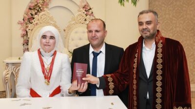 Eğitim camiasında görev yapan görme engelli öğretmenler Zeynep Temirci ve