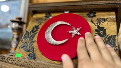 Büyükşehir Belediyesinin Meslek Edindirme Kursları (KAMEK), kursiyerlerin eğitim sürecinde ortaya