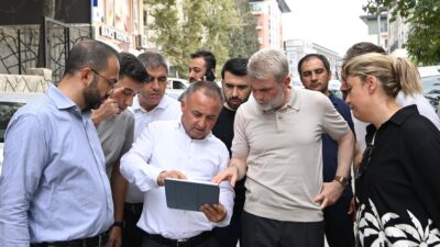 Şehir merkezinde tamamlanan ve devam eden yol yatırımlarını yerinde inceleyen