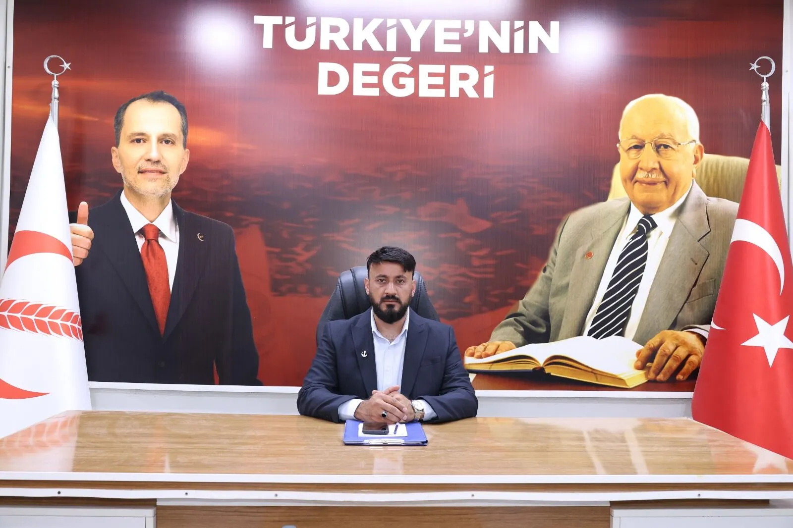 Yeniden Refah Partisi (YRP) Elbistan İlçe Başkanı Sebahattin Kayabaşı, çerçeve