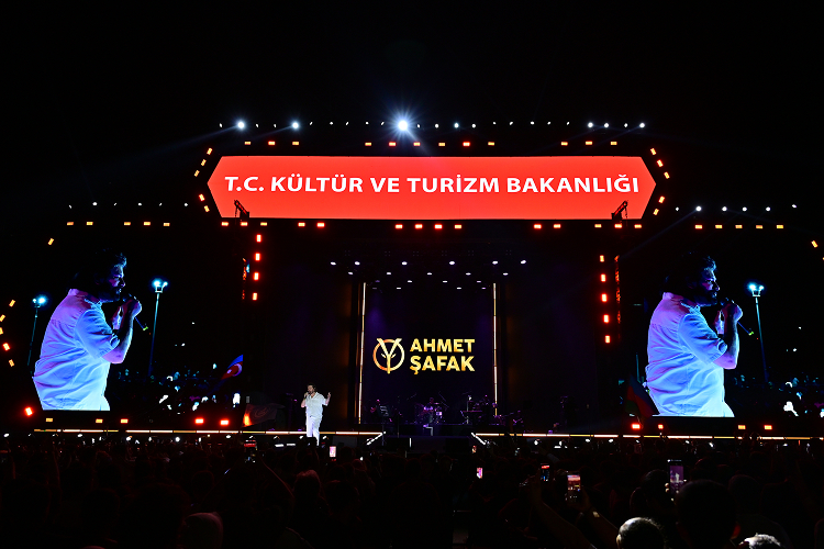 Türkiye Kültür Yolu Festivali kapsamında Kahramanmaraş’ta sahne alan Ahmet Şafak,