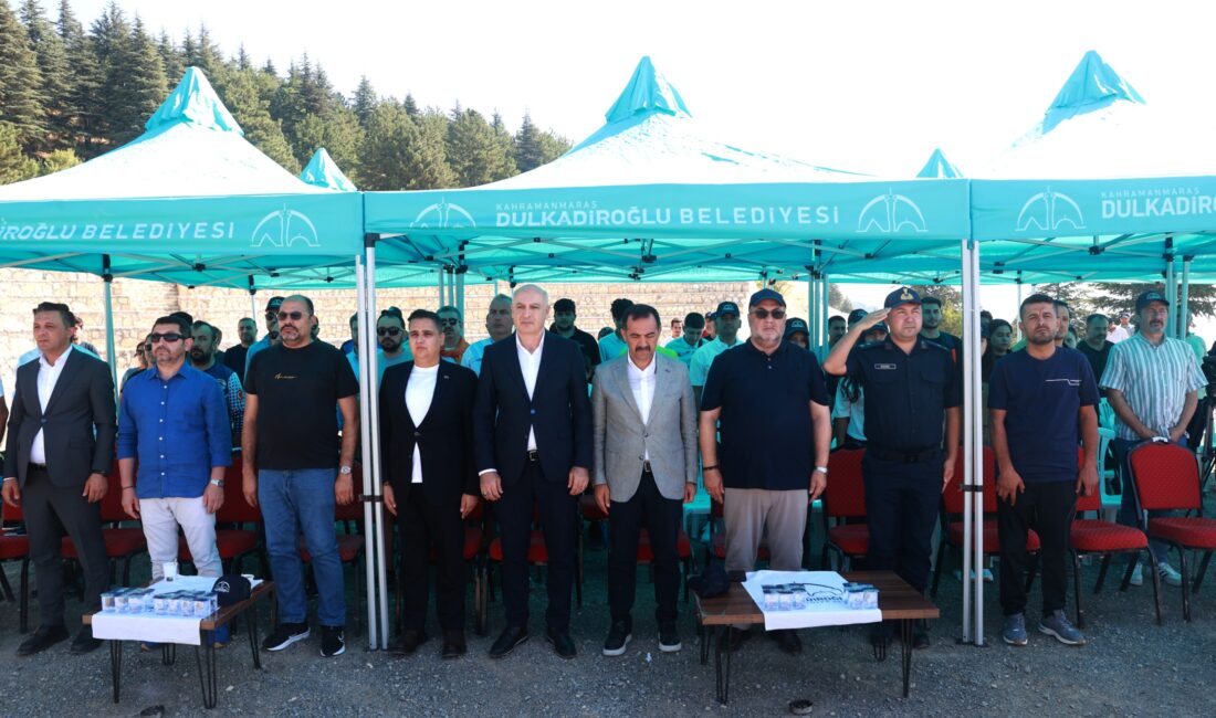 Dulkadiroğlu Belediyesi tarafından düzenlenen Yalnız Ardıç Yamaç Paraşütü Festivali’nin ilk