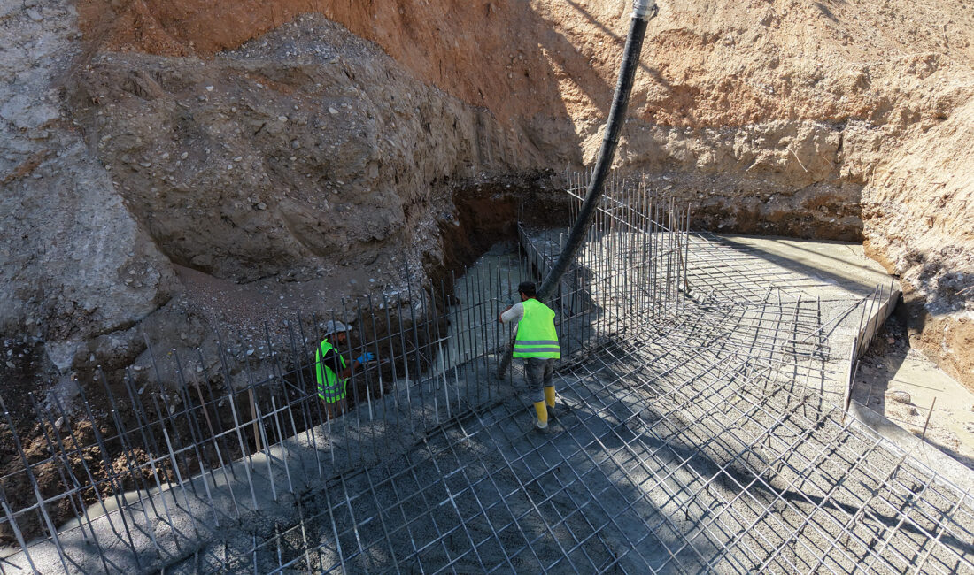 Büyükşehir Belediyesi, Elbistan Geçit Mahallesi’nde yaklaşık 51 yıldır hizmet veren
