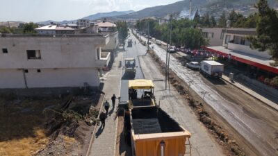 Büyükşehir Belediyesi, Türkoğlu Beyoğlu Mahallesi’nin ana ulaşım güzergâhı olan ve