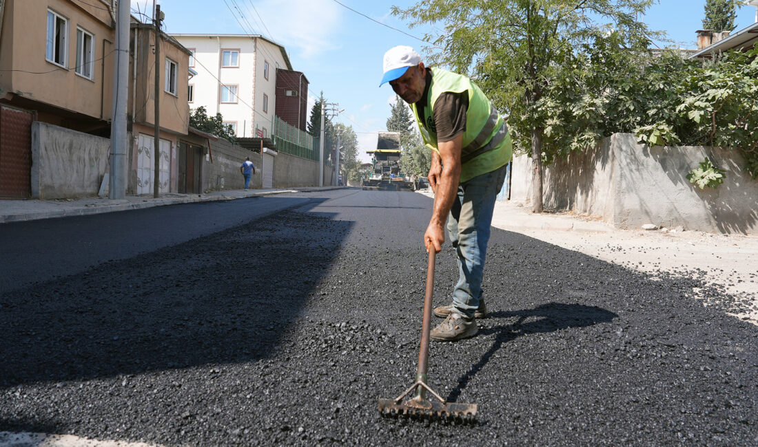 Büyükşehir Belediyesi, Dulkadiroğlu Şeyh Şamil Mahallesi’nde altyapı çalışmaları sırasında zarar