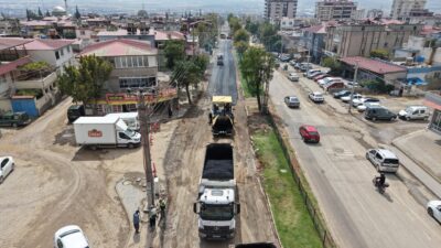 Büyükşehir Belediyesi, Tevfik Kadıoğlu Bulvarı’nda ilk etap asfalt çalışmasına başladı.