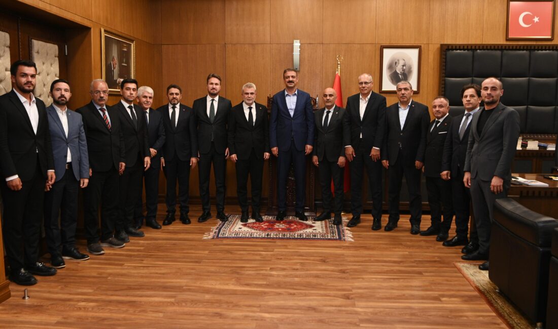 Vakıflar Genel Müdürü Sinan Aksu ve beraberindeki heyeti makamında ağırlayan