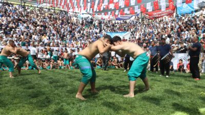 Dulkadiroğlu Belediyesi tarafından geleneksel hale getirilen Bertiz Boyalı Güreş Festivali,