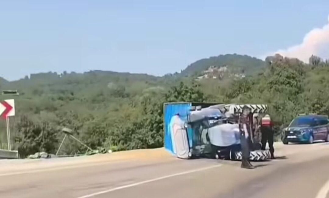 Andırın-Kadirli Yolunda Traktör Devrildi: Kastal Mevkiinde Trafik Kazası &nbsp; Andırın