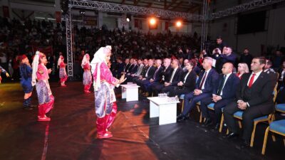 &nbsp; Onikişubat Belediyesi ev sahipliğinde düzenlenen “Cumhuriyet’in 1000 Sesi” konseri,