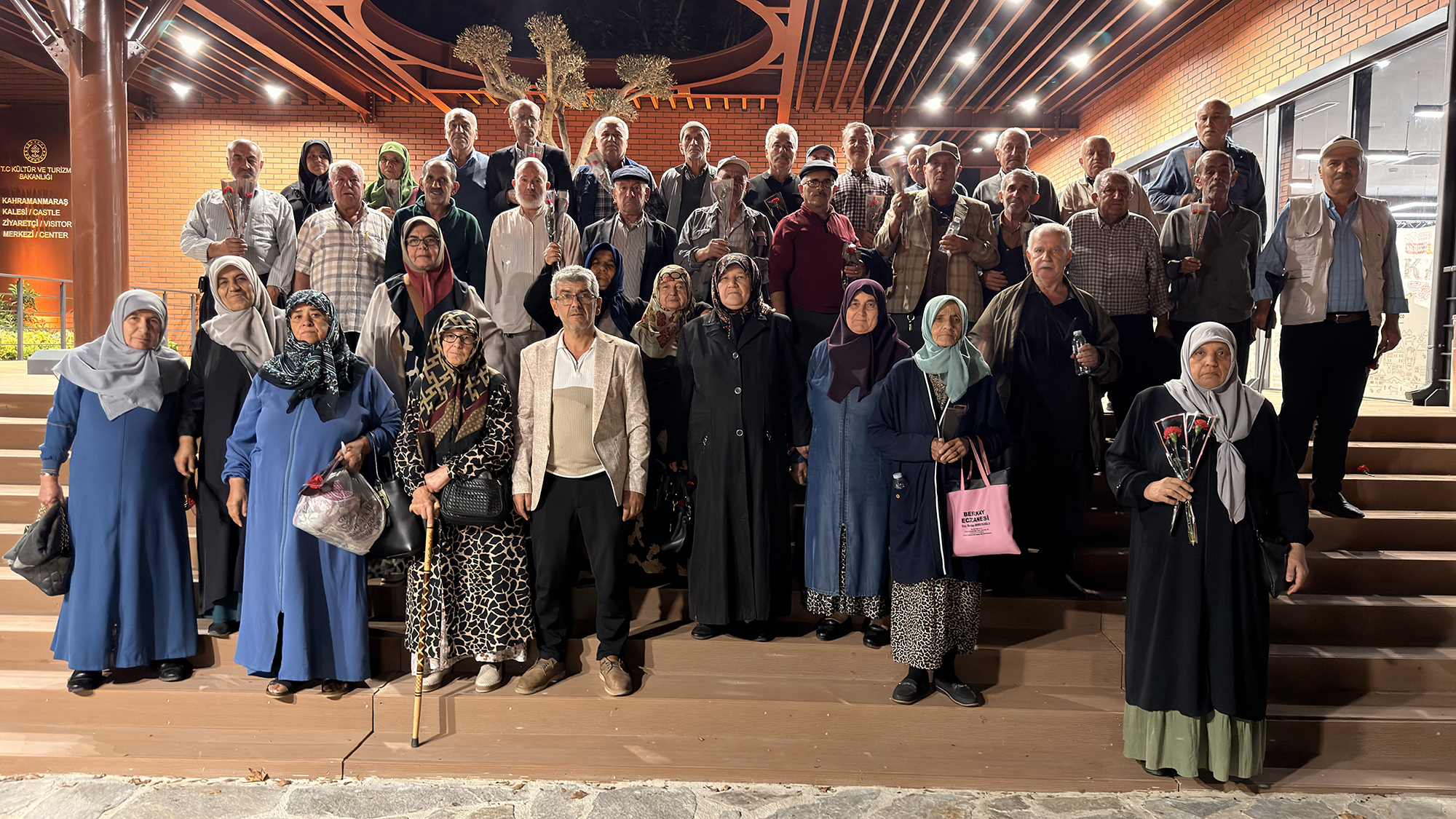 Büyükşehir Belediyesi, şehrin ulu çınarlarını Kahramanmaraş Kalesi’nde düzenlediği özel programda
