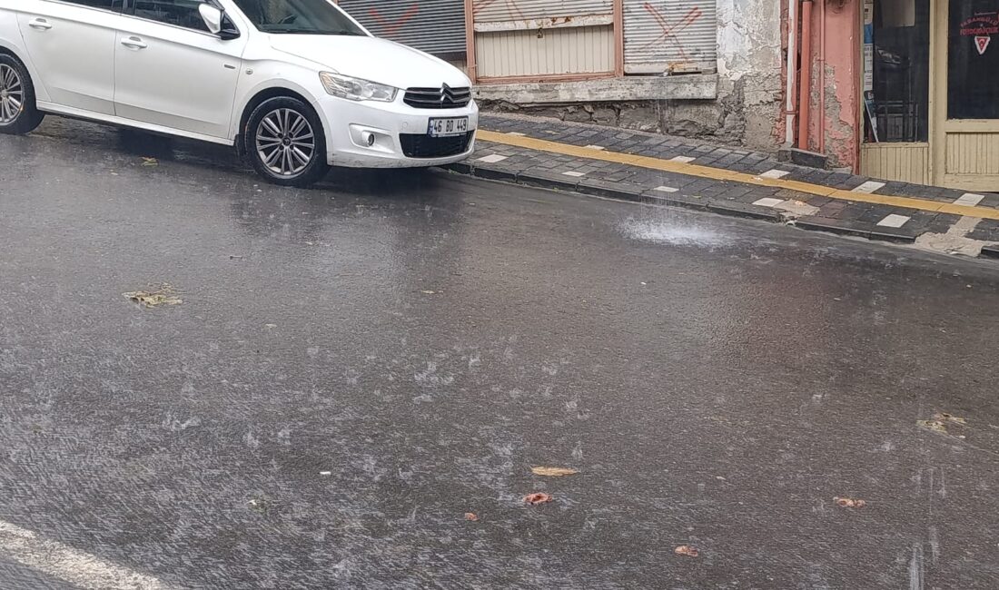 Andırın genelinde etkili olan şiddetli yağış hayatı olumsuz etkilerken, Akifiye